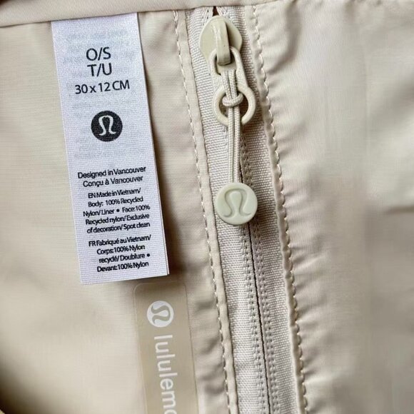 Lululemon Drawstring Bucket Bag - Picture 7 of 7